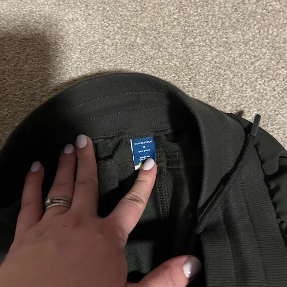 Olive green old navy joggers - Picture 3 of 3